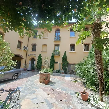 Lägenhetshotell Monolocale Deluxe Anita 4*